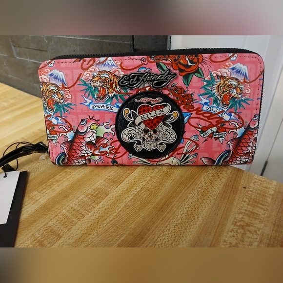 SOLD DO NOT BUY Ed Hardy NWT Pink & Skull Long Full Zip Around Wallet - Picture 3 of 9